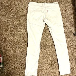 Women’s White Levi’s, skinny jeans